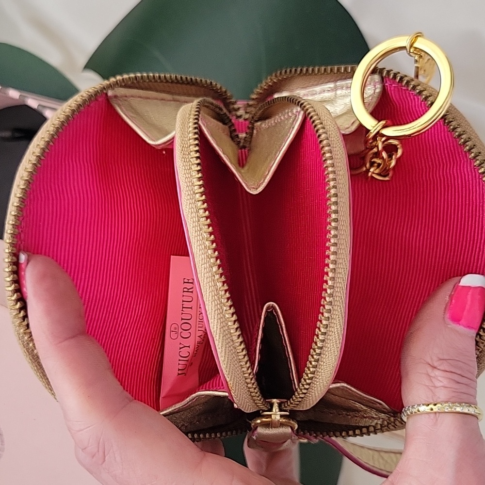 ✨️JUICY COUTURE✨️ gold and Pink Wristlet, W/box. - Picture 2 of 6